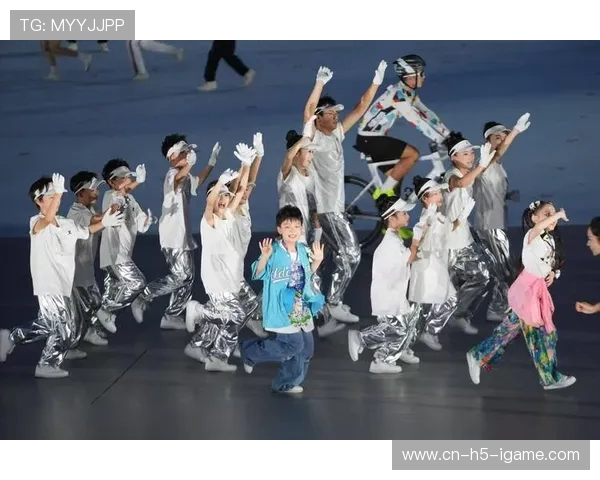 成都街舞队在世界攀岩锦标赛中以69分领先其他队伍展现强劲实力